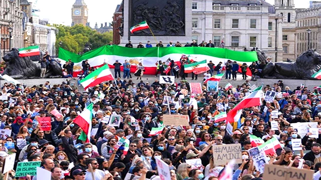 الغرب وإيران.. واحتجاز الرهائن