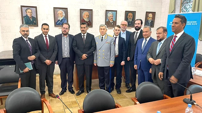 سفير السعودية لدى اليمن محمد آل جابر خلال زبارته لمعهد الدراسات الشرقية سفير السعودية لدى اليمن محمد آل جابر خلال زبارته لمعهد الدراسات الشرقية