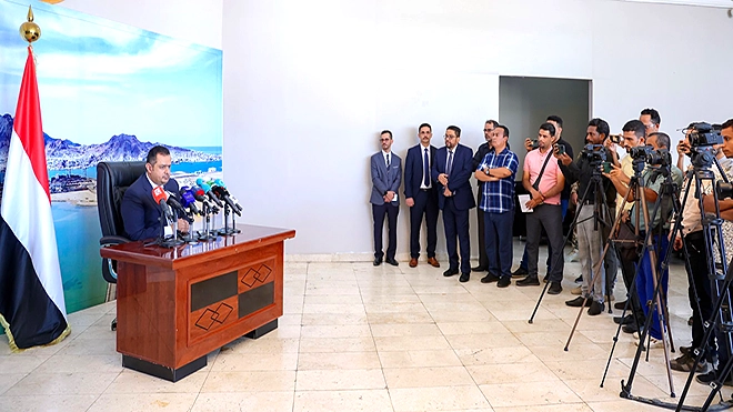 د. معين عبدالملك: تقرير البرلمان غير دستوري وغير قانوني وصدر عن لجنة لم يقرها أعضاء المجلس د. معين عبدالملك: تقرير البرلمان غير دستوري وغير قانوني وصدر عن لجنة لم يقرها أعضاء المجلس