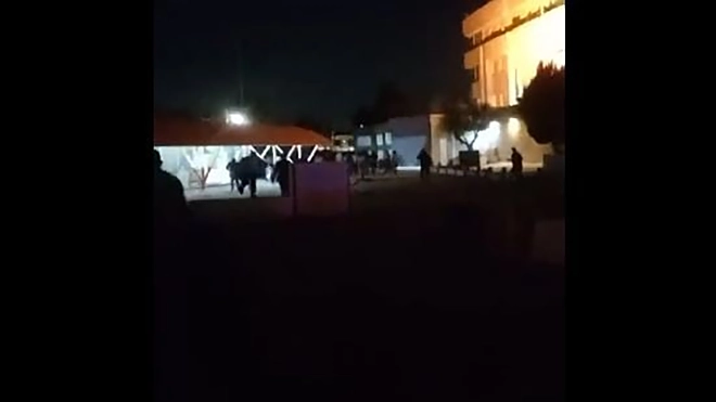متظاهرين حول السفارة الإسرائيلية متظاهرين حول السفارة الإسرائيلية
