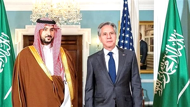 وزير الدفاع السعودي مع وزير الخارجية الأمريكي وزير الدفاع السعودي مع وزير الخارجية الأمريكي