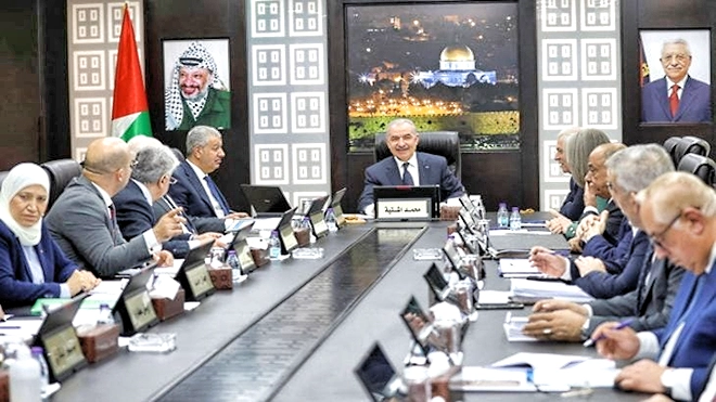 الحكومة الفلسطينية تقدم استقالتها للرئيس محمود عباس 