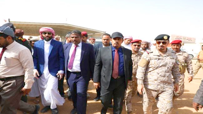 محافظ حضرموت يبحث إجراءات تسهيل تفويج المعتمرين بالوديعة