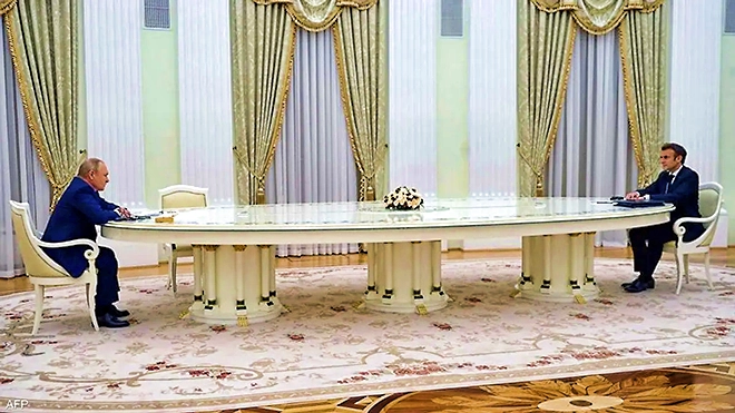 بسبب نفوذ روسيا في إفريقيا.. بوتين يتحدث عن "ضغينة ماكرون"