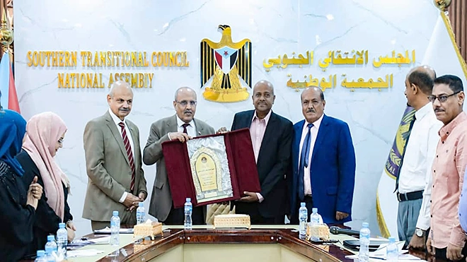 ​الهيئة الإدارية للجمعية الوطنية تكرم الخليفي