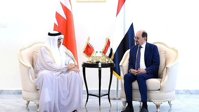 وزير الخارجية خلال لقائه نظيره البحريني في عدن وزير الخارجية خلال لقائه نظيره البحريني في عدن