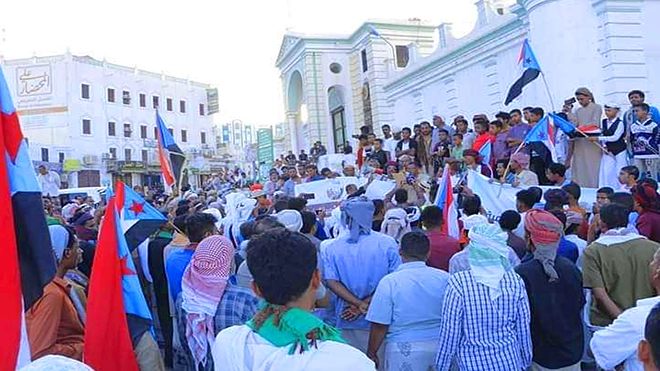 أبناء حضرموت ينددون بالتقاعس في تحقيق الوعود ويطالبون بحلول لأزماتهم أبناء حضرموت ينددون بالتقاعس في تحقيق الوعود ويطالبون بحلول لأزماتهم