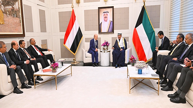 رئيس مجلس القيادة يثمن للكويت دورها الانمائي والإنساني الفاعل في اليمن رئيس مجلس القيادة يثمن للكويت دورها الانمائي والإنساني الفاعل في اليمن