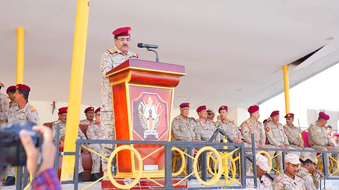 وزير الدفاع يوجه بالبقاء الدائم رهن إشارة الوطن لمواجهة الحوثيين