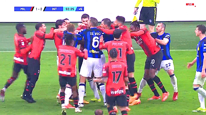 هل يستحق ثيو الطرد في ديربي الغضب؟