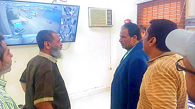 ​مدير عام شركة النفط يتفقد منشأة البريقة ويؤكد على أهمية دور عمالها