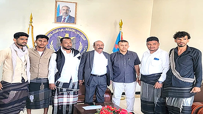لحمر يلتقي بن سنان وأعضاء من مبادرة شباب مدينة عزان