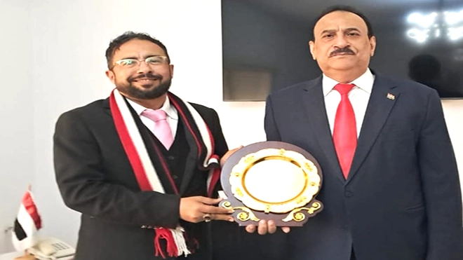 سفير اليمن بتونس يكرم الباحث اليمني مجيب الرحمن الوصابي