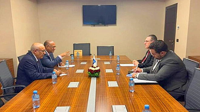 لقاء يمني أممي يستعرض مشاريع الشمول المالي وتطوير ميناء الاصطياد بعدن