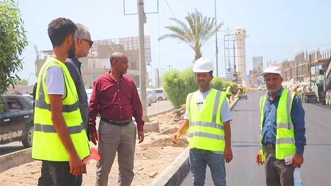 بدء أعمال الإسفلت من جولة الملعب إلى جولة السيلة بعدن