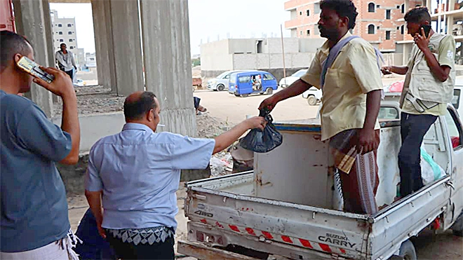 ​مؤسسة إمكان للتنمية توزع لحوم أضاحي العيد في العاصمة عدن