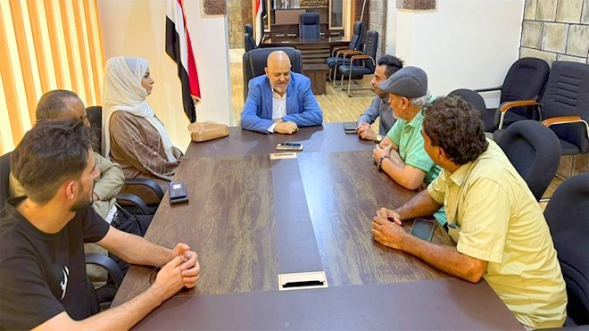 محافظ تعز يناقش سبل تطوير الحركة الثقافية والفنية