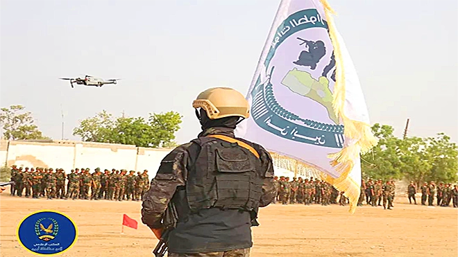 ​بعرض عسكري مهيب.. إدارة أمن أبين تحتفي بتخرج الدفعة الثالثة لقوات الطوارئ