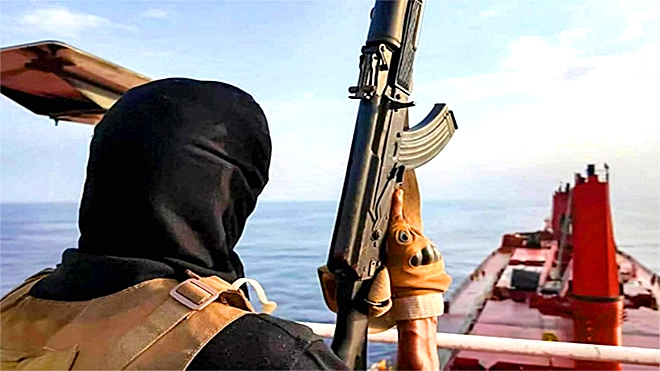 الديانة والجنسية جواز عبور طواقم السفن المرتعبة من هجمات الحوثيين