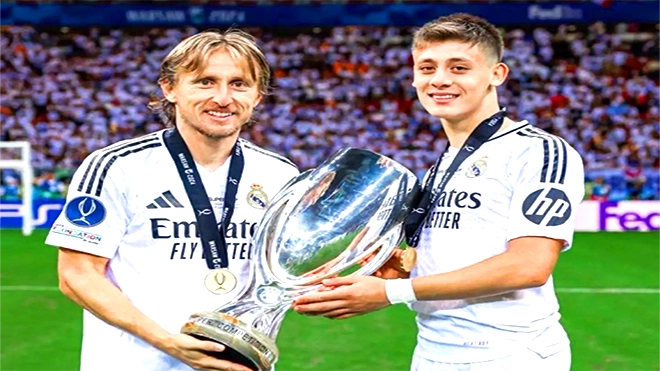 مودريتش يسلم قميصه الأخير لوريثه في ريال مدريد