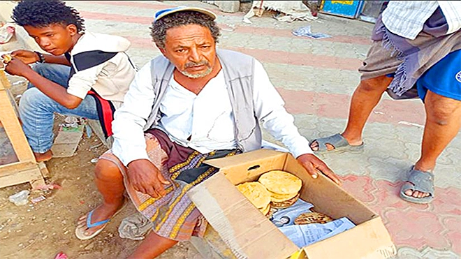 أبين تغرق في الجوع.. كيس القمح بـ64 ألف ريال وراتب الموظف لا يتجاوز 50 ألفًا أبين تغرق في الجوع.. كيس القمح بـ64 ألف ريال وراتب الموظف لا يتجاوز 50 ألفًا