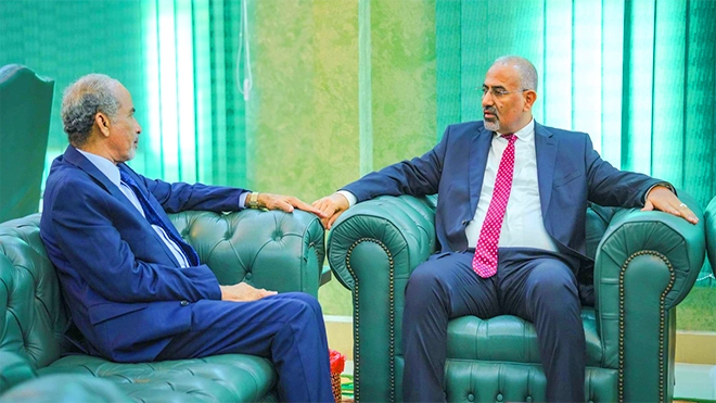 ​الزُبيدي يُناقش مع الفريق الصبيحي الأوضاع العسكرية والأمنية بالمحافظات المحررة