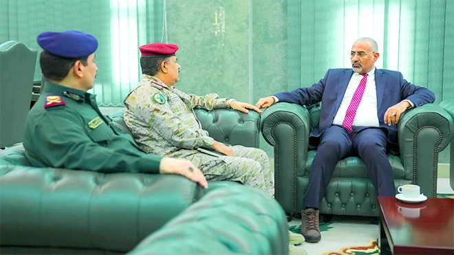 ​الزُبيدي يشدد على أهمية تعزيز التنسيق العسكري والأمني لحفظ الأمن والاستقرار