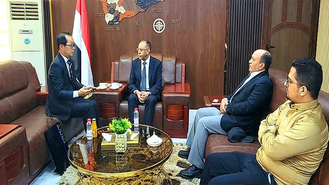 بحث سبل تعزيز التعاون التجاري والاقتصادي بين اليمن واليابان