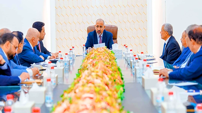 ​القيادة التنفيذية العُليا تبحث سُبل النهوض بالأوضاع الاقتصادية والخدمية في عموم محافظات الجنوب