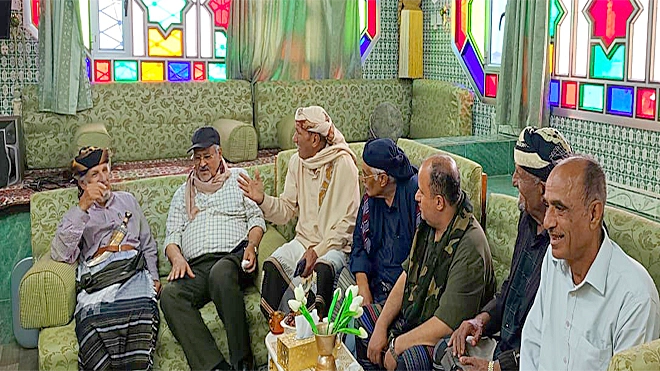اللواء قاسم العفيف يلتقي الشيخ عبدالرب النقيب وقيادات انتقالي يافع