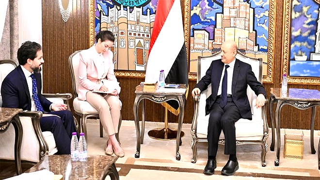 رئيس مجلس القيادة يؤكد أهمية الدعم الدولي لتعزيز مسار الإصلاحات الشاملة