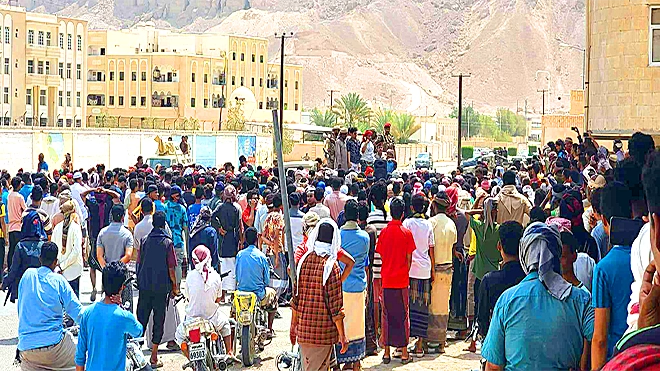 حضرموت.. تصاعد الغضب الشعبي في سيئون وتراجع للاحتجاجات في المكلا