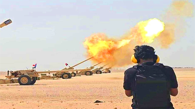 قوات دفاع شبوة تنفذ مناورة هجومية بالمدفعية