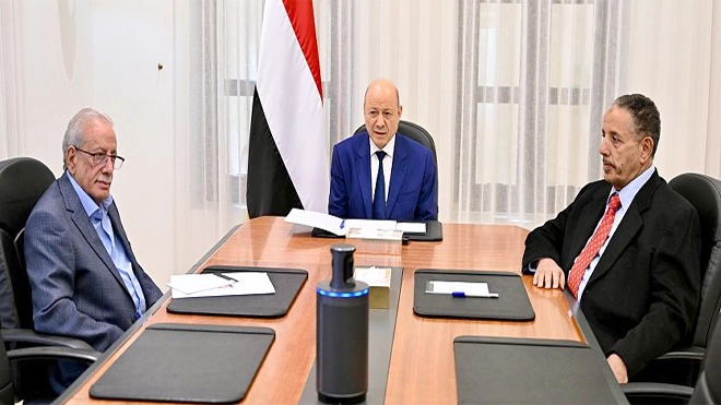 رئيس مجلس القيادة يؤكد التزام الدولة بتلبية المطالب المشروعة لأبناء حضرموت