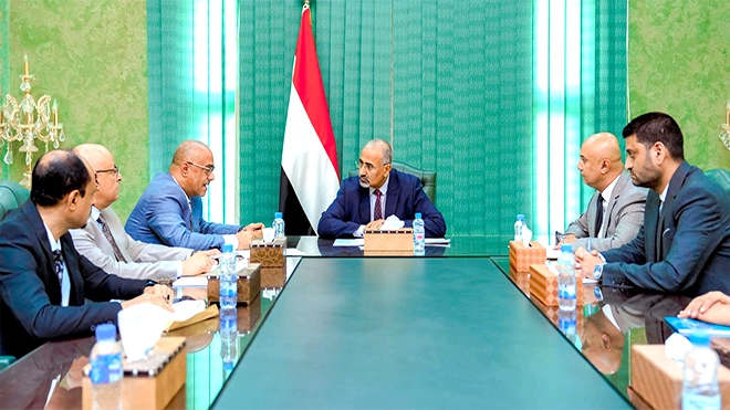 الزُبيدي يشدد على أهمية النهوض بقطاع الاتصالات وفق رؤية استراتيجية حديثة