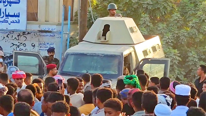 العفيف: إطلاق النار على المتظاهرين السلميين في وادي حضرموت يعتبر جريمة حرب
