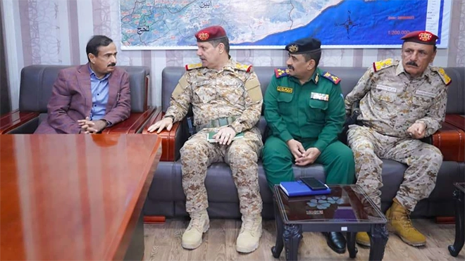 ​محافظ شبوة يبحث مع قيادات أمنية وعسكرية سُبل الحد من الهجرة غير الشرعية