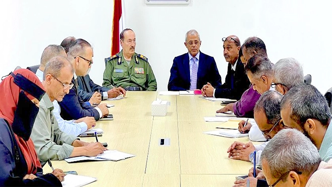 نائب وزير الخارجية يترأس اجتماعاً موسعاً بعدن لمناقشة أوضاع اللاجئين