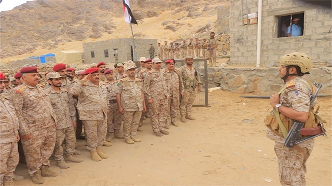 وزير الدفاع يتفقد المنطقة العسكرية السادسة في الجوف