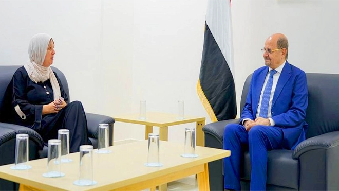 أول زيارة رسمية لها.. وزير الخارجية يلتقي مديرة مكتب (الأوتشا) في اليمن
