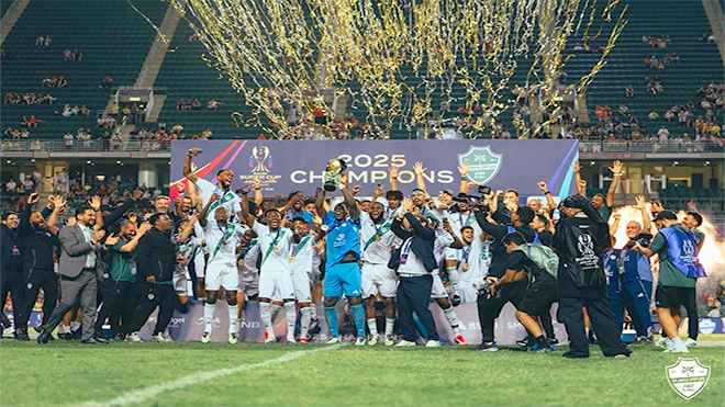 الأهلي يتوج بطلا لكأس السوبر السعودي للمرة الثانية