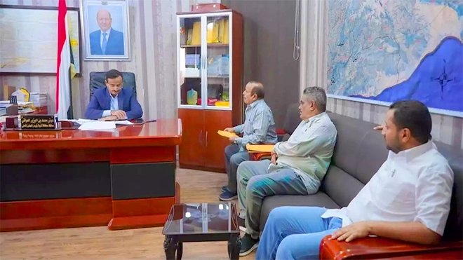 محافظ شبوة يناقش مع هيئة الآثار الحفاظ على المواقع التاريخية