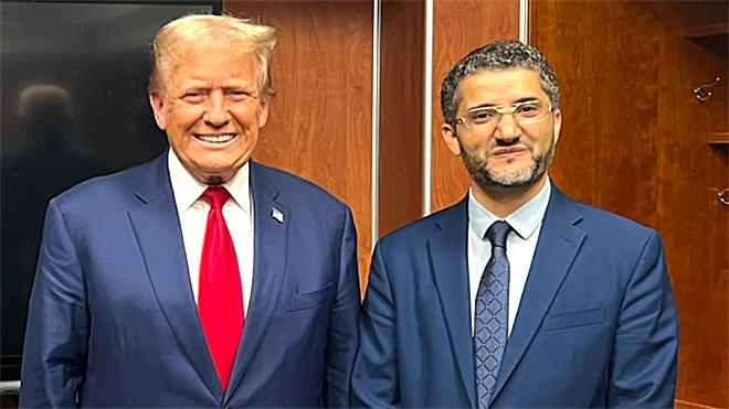 عمدة هامترامك في ميشيغان أمير غالب والرئيس الأمريكي دونالد ترامب