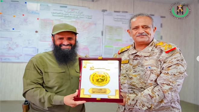 الأكاديمية العسكرية تكرم العميد الوالي بأرفع دروعها