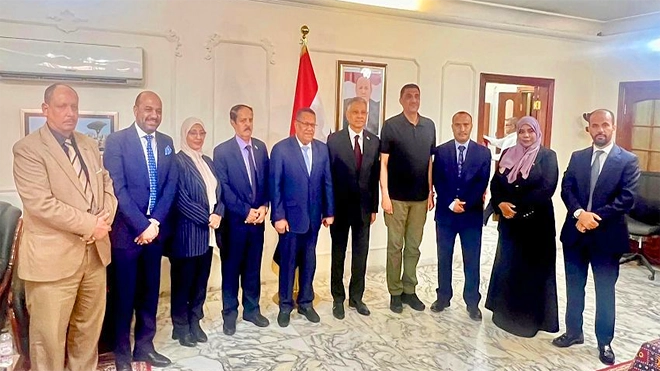 رئيس مجلس الشورى يطلع على عمل السفارة اليمنية بالأردن