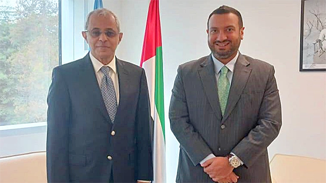نائب وزير الخارجية مع المندوب الإماراتي نائب وزير الخارجية مع المندوب الإماراتي