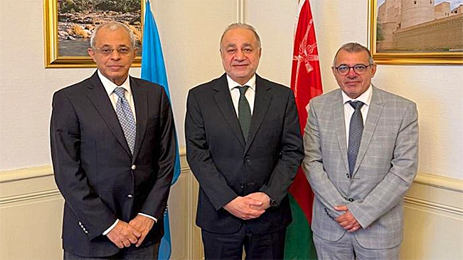 نائب وزير الخارجية مع مندوب سلطنة عمان نائب وزير الخارجية مع مندوب سلطنة عمان