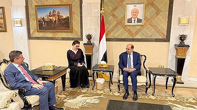 وزير الخارجية مع السفير الأمريكي لدى اليمن
