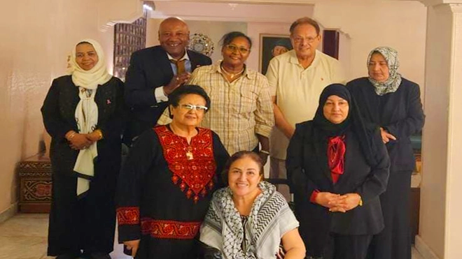 ​الرئيس علي ناصر محمد يستقبل عددا من الأدباء