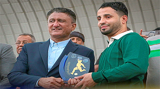 جائزة أفضل لاعب في البطولة ناصر حميدة وحدة عدن